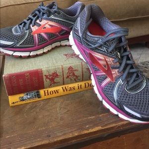 Brooks Adrenaline GTS 17 running shoes